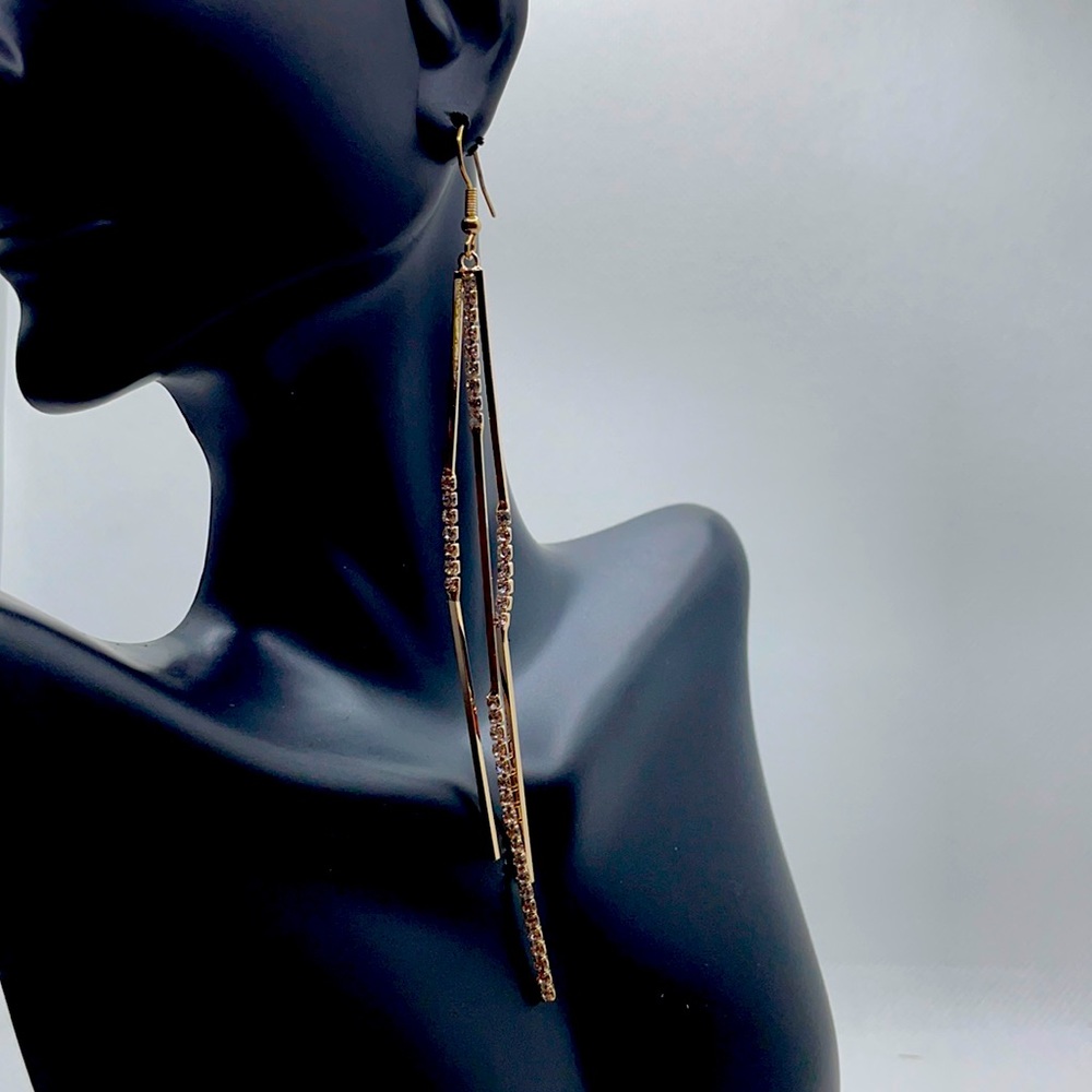 Dainty Dynamism gold Earrings